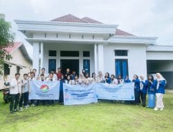 Mahasiswa KORDA 5 BEM SEKA Ketapang Bagikan Bansos Jelang Ramadan